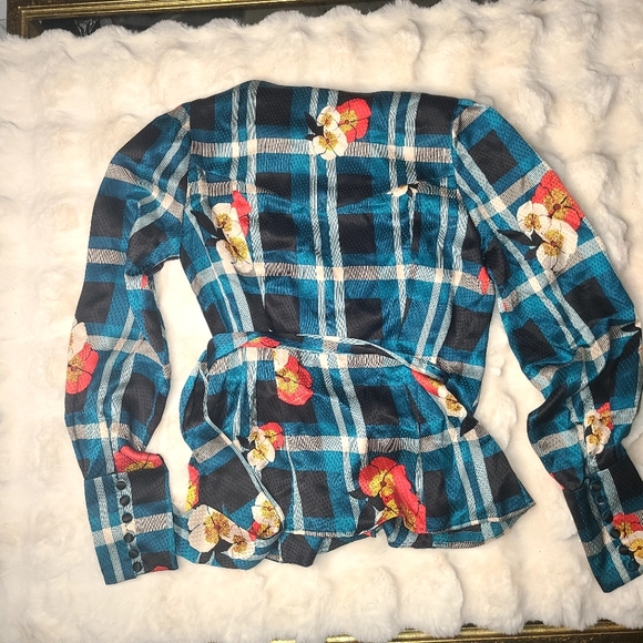 Diane Von Furstenberg silk Wrap Blouse with Notched Collar - Picture 13 of 15